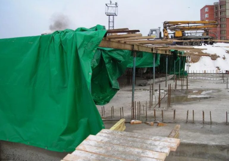 Как выбрать строительный тент для защиты от дождя и солнца