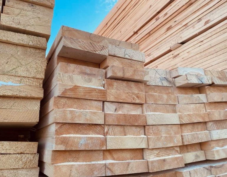 Доска обрезная с доставкой: практичное решение для профессионалов